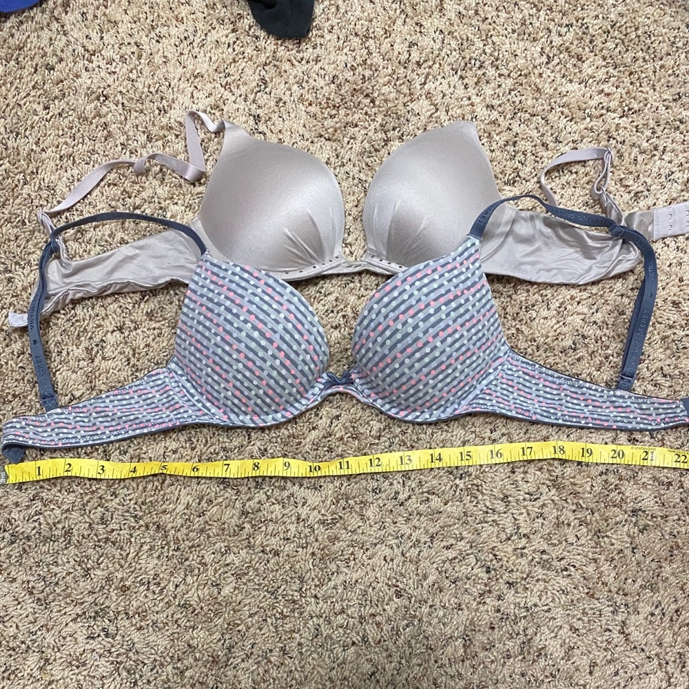 2 Victoria secret bras size 34B